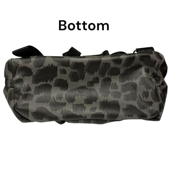 Petunia Pickle Bottom Cinch Convertible Leopard Grey Black Diaper Bag Backpack - Picture 3 of 7